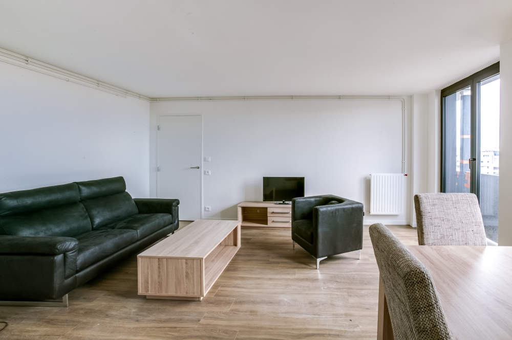 Installation Homat : location de meubles pour appartement témoin
